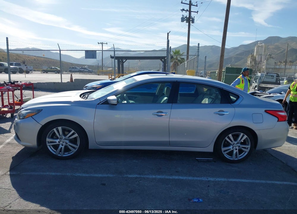 2017 NISSAN ALTIMA VIN: 1N4BL3AP7HC193941