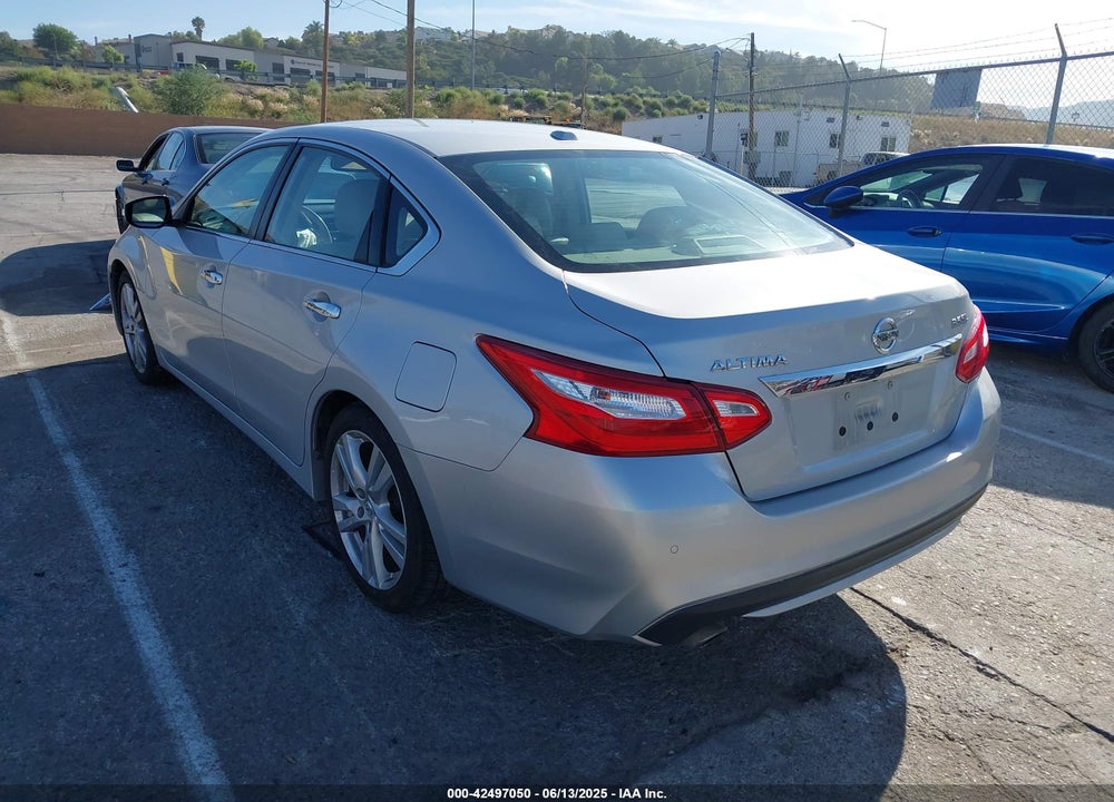 2017 NISSAN ALTIMA VIN: 1N4BL3AP7HC193941