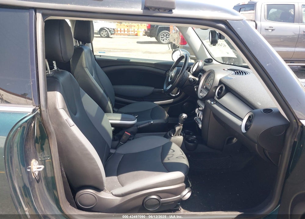 2010 MINI COOPER VIN: WMWMF3C58ATZ67297