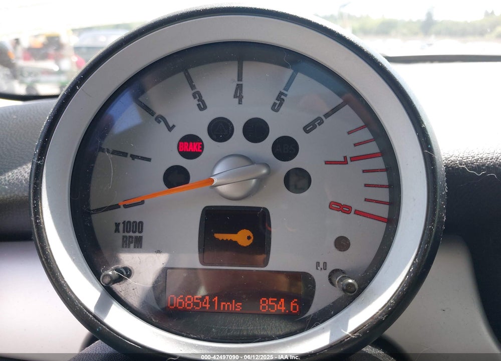 2010 MINI COOPER VIN: WMWMF3C58ATZ67297