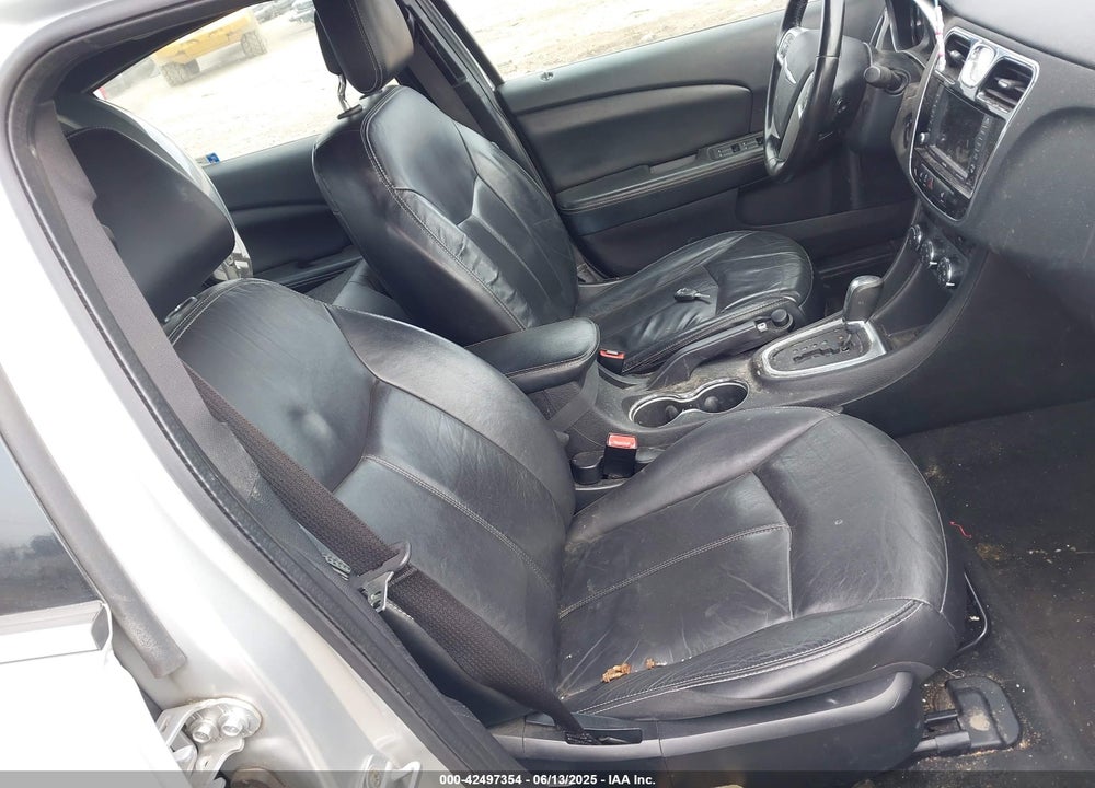 2011 CHRYSLER 200 VIN: 1C3BC2FG7BN526765