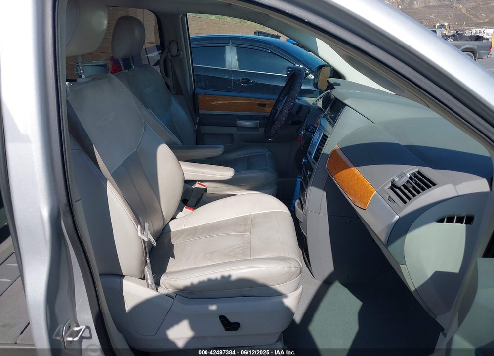 2008 CHRYSLER TOWN & COUNTRY LIMITED VIN: 2A8HR64X88R115717