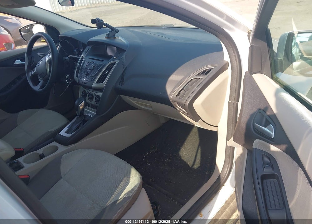 2014 FORD FOCUS SE VIN: 1FADP3K29EL395949