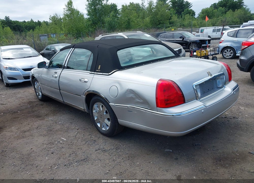 2004 LINCOLN TOWN CAR ULTIMATE VIN: 1LNHM83W94Y609547