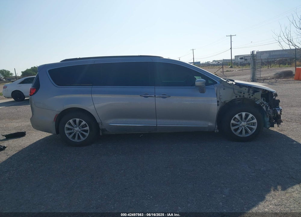 2017 CHRYSLER PACIFICA TOURING L VIN: 2C4RC1BG7HR642618