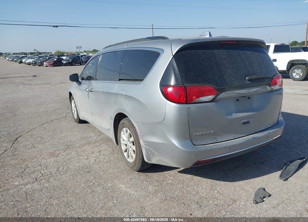 2017 CHRYSLER PACIFICA TOURING L VIN: 2C4RC1BG7HR642618