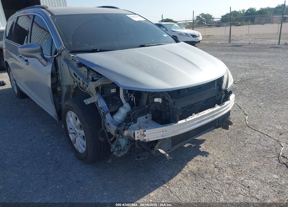 2017 CHRYSLER PACIFICA TOURING L VIN: 2C4RC1BG7HR642618
