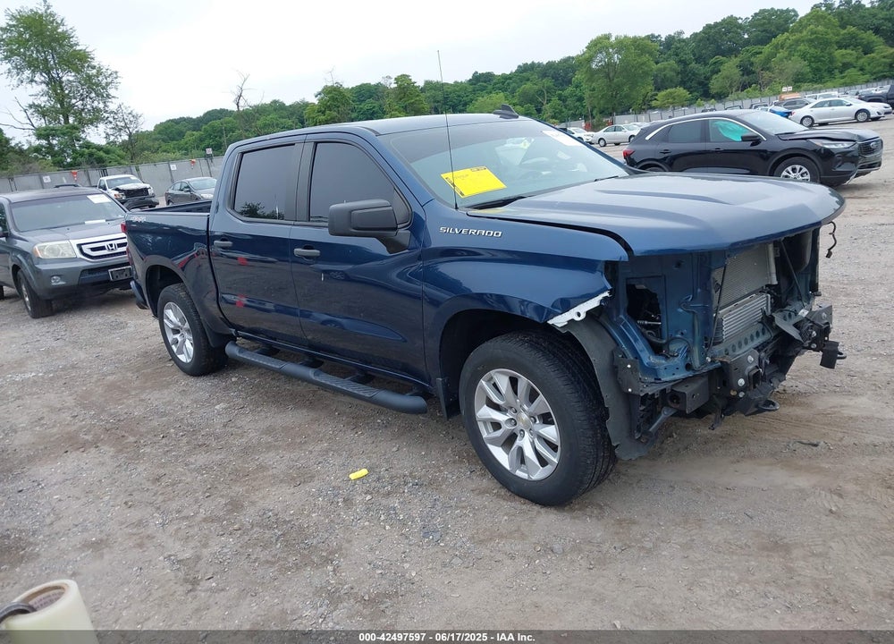2021 CHEVROLET SILVERADO 1500 4WD SHORT BED CUSTOM VIN: 3GCPYBEK3MG360149