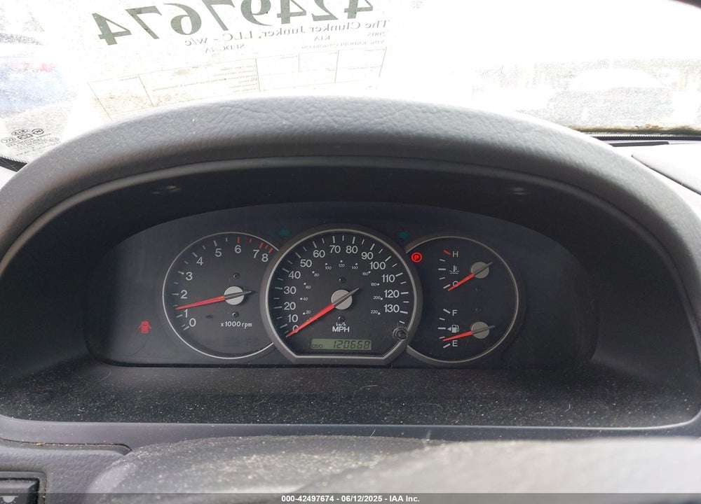 2005 KIA SEDONA VIN: KNDUP132556761529