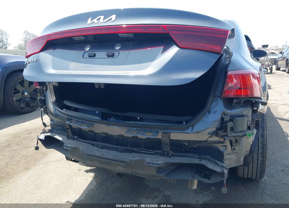 2023 KIA FORTE VIN: 3KPF24AD6PE681585