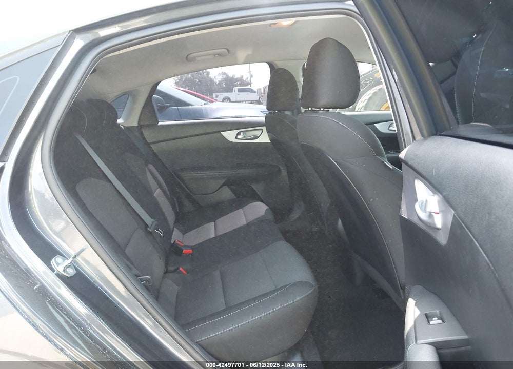 2023 KIA FORTE VIN: 3KPF24AD6PE681585