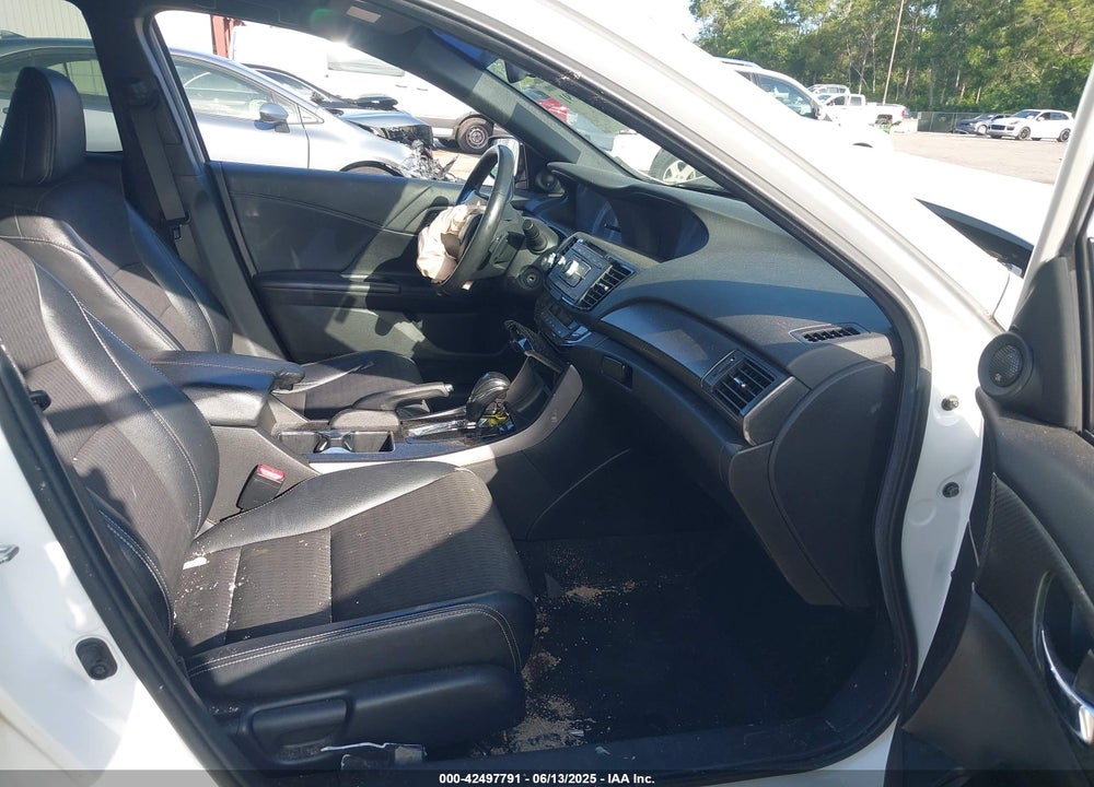 2016 HONDA ACCORD VIN: 1HGCR2F59GA015703