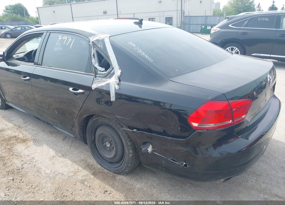 2015 VOLKSWAGEN PASSAT VIN: 1VWAT7A37FC004161