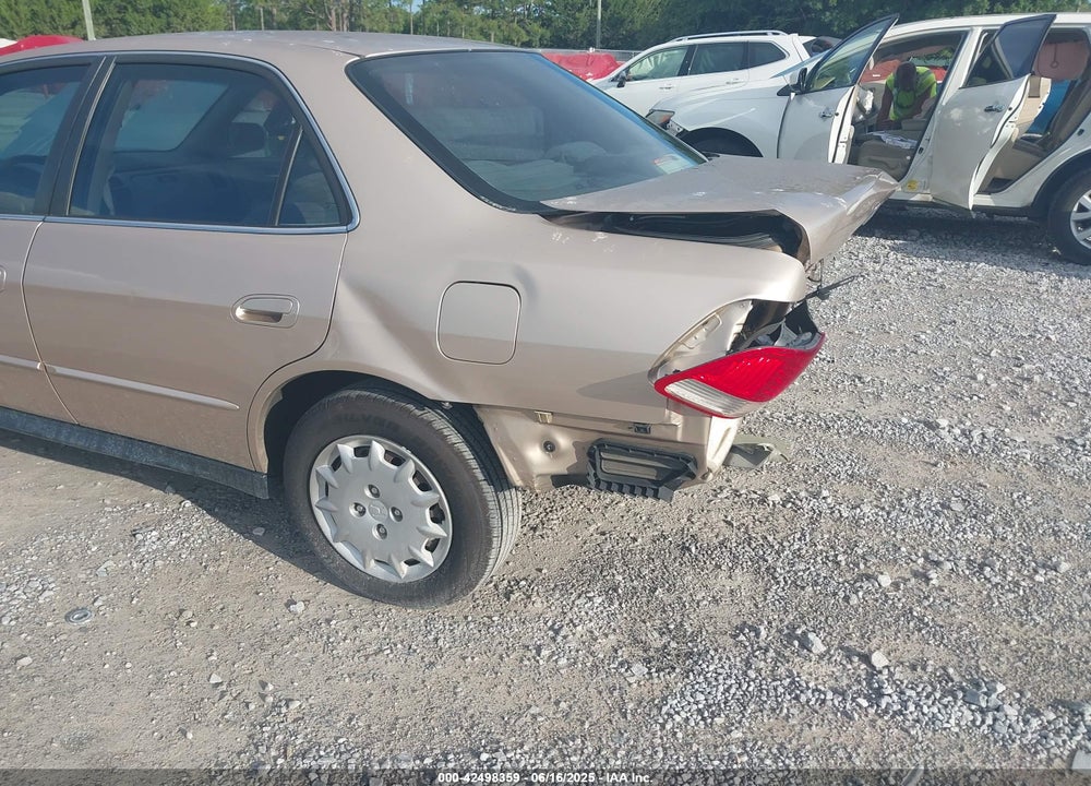 2002 HONDA ACCORD 2.3 LX VIN: 3HGCG56462G704901