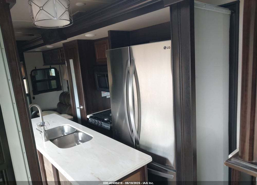 2018 FOREST RIVER CMF366RL COLUMBUS 1492 VIN: 4X4FCMN27J6008995