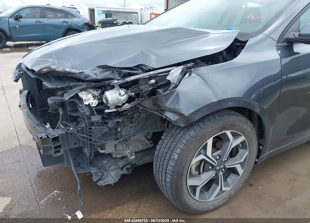 2019 KIA FORTE LXS VIN: 3KPF24AD4KE052030