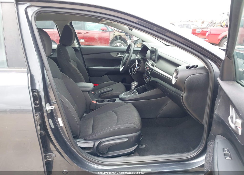 2019 KIA FORTE LXS VIN: 3KPF24AD4KE052030