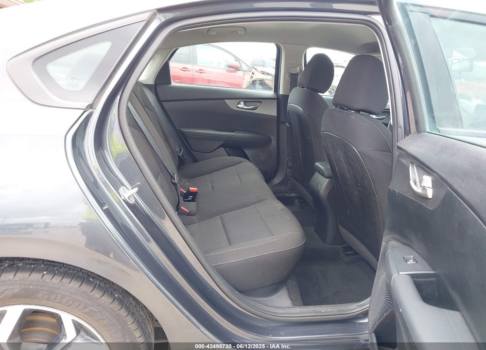 2019 KIA FORTE LXS VIN: 3KPF24AD4KE052030