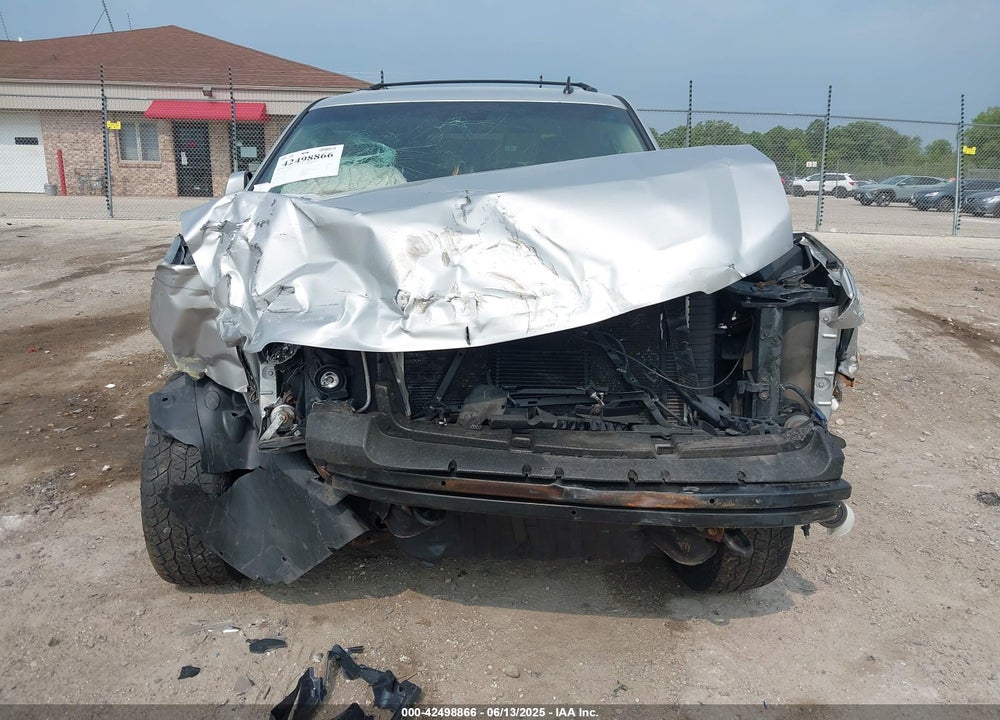 2011 CHEVROLET TAHOE VIN: 1GNSKAE06BR252634