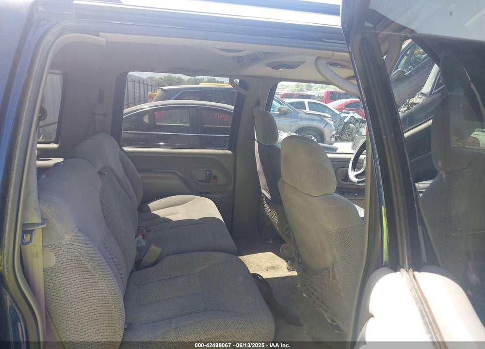 1998 GMC SUBURBAN 1500 VIN: 3GKFK16R3WG515941