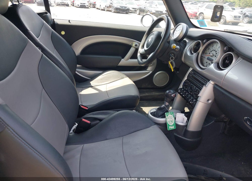 2006 MINI COOPER S VIN: WMWRH33546TL93272