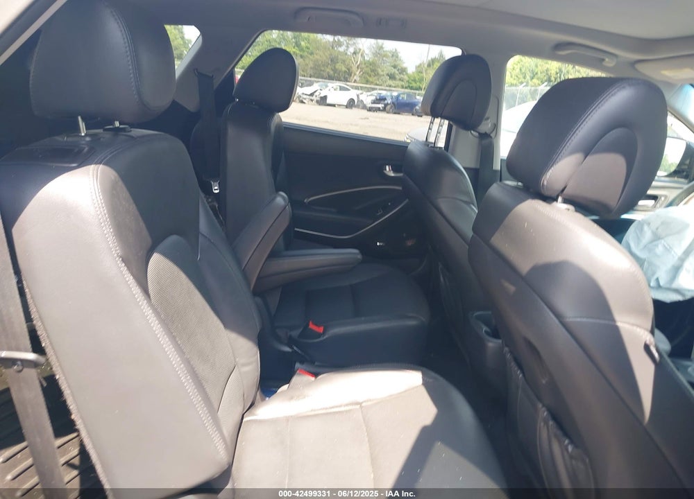 2017 HYUNDAI SANTA FE VIN: KM8SRDHF1HU168180