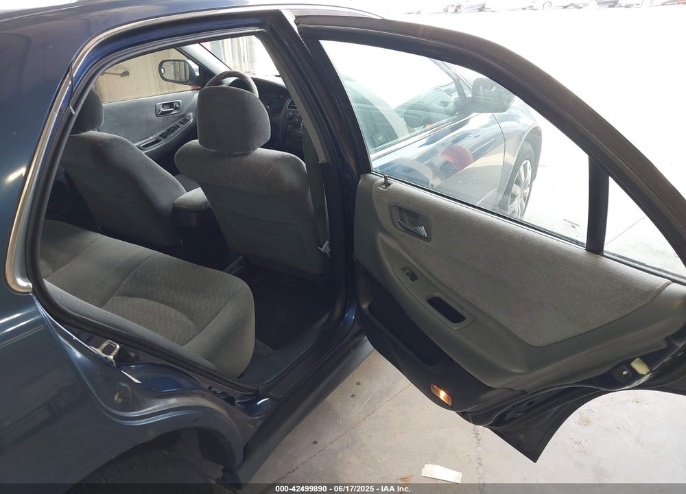 2001 HONDA ACCORD 2.3 LX VIN: 1HGCG56421A120475