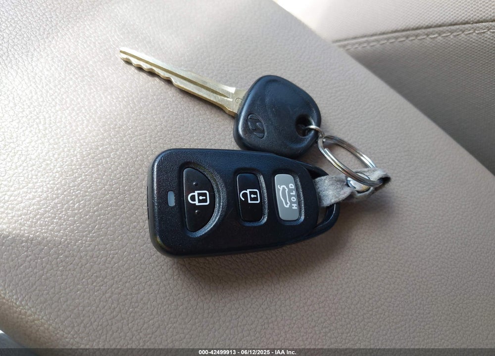 2017 HYUNDAI ELANTRA VIN: KMHD74LF8HU114266