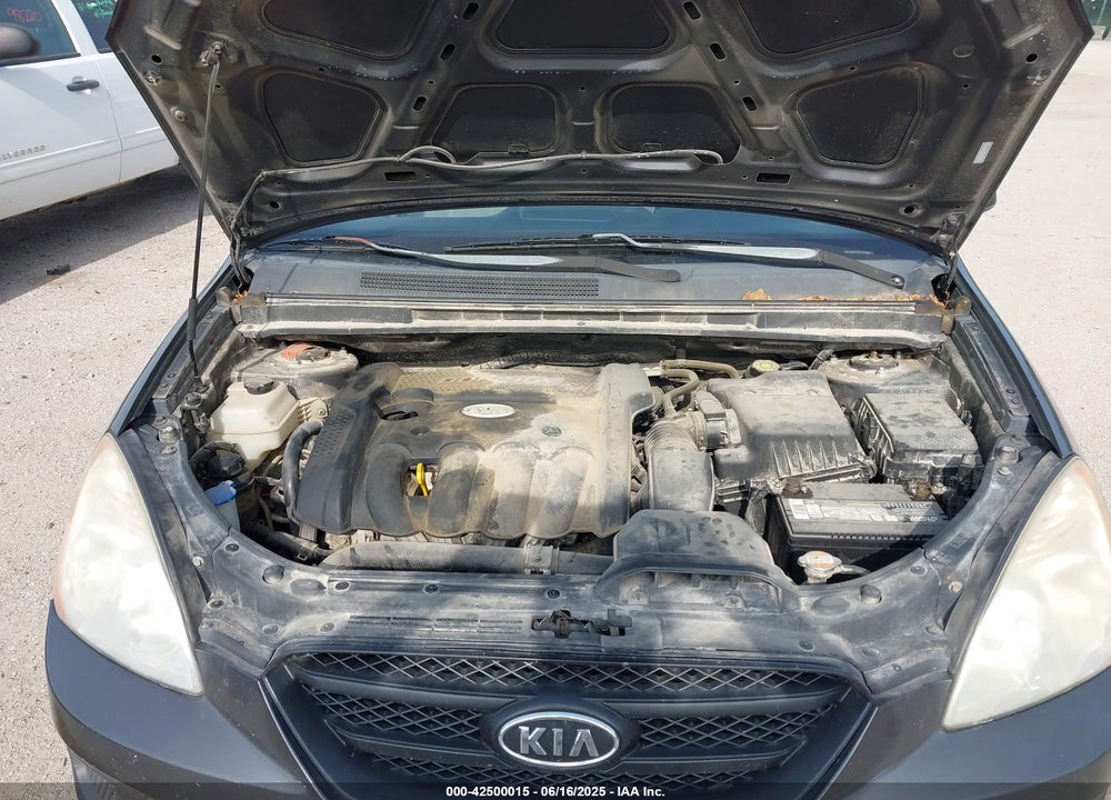 2007 KIA RONDO VIN: KNAFG525777052588