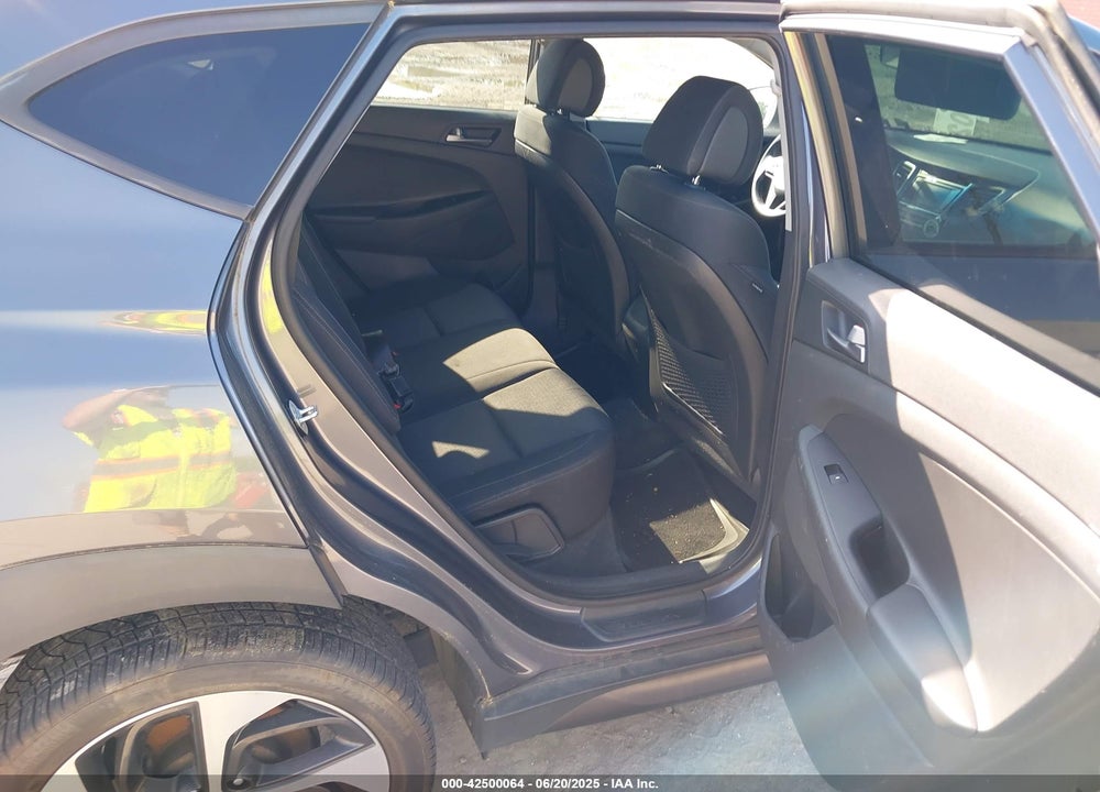 2016 HYUNDAI TUCSON VIN: KM8J3CA28GU023182