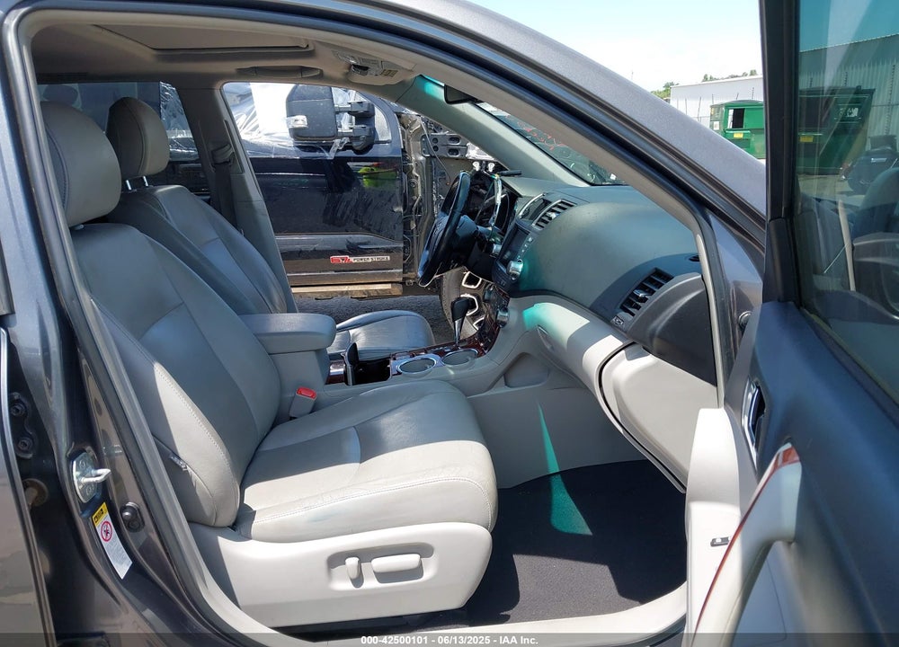 2011 TOYOTA HIGHLANDER VIN: 5TDYK3EH7BS038130
