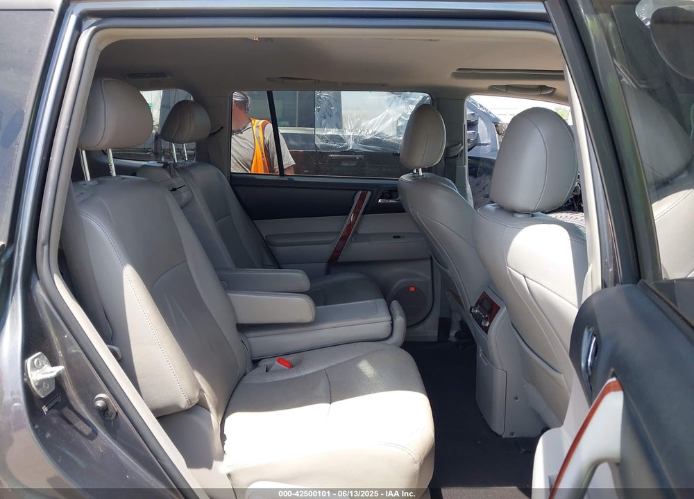 2011 TOYOTA HIGHLANDER VIN: 5TDYK3EH7BS038130