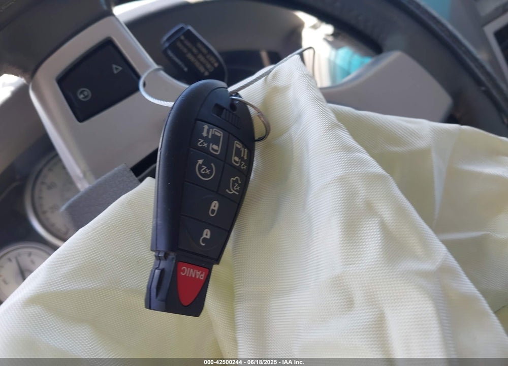 2008 CHRYSLER TOWN & COUNTRY TOURING VIN: 2A8HR54P68R769500