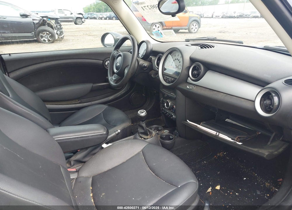 2013 MINI COOPER CLUBMAN VIN: WMWZF3C57DT571288