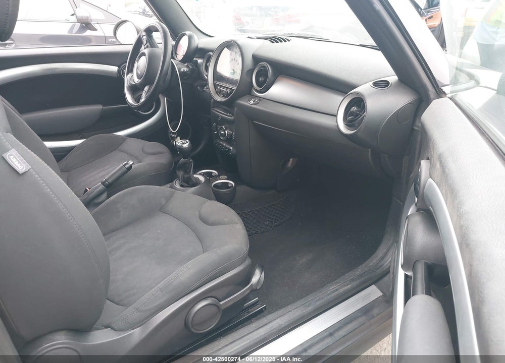 2011 MINI COOPER VIN: WMWZN3C5XBTZ89487