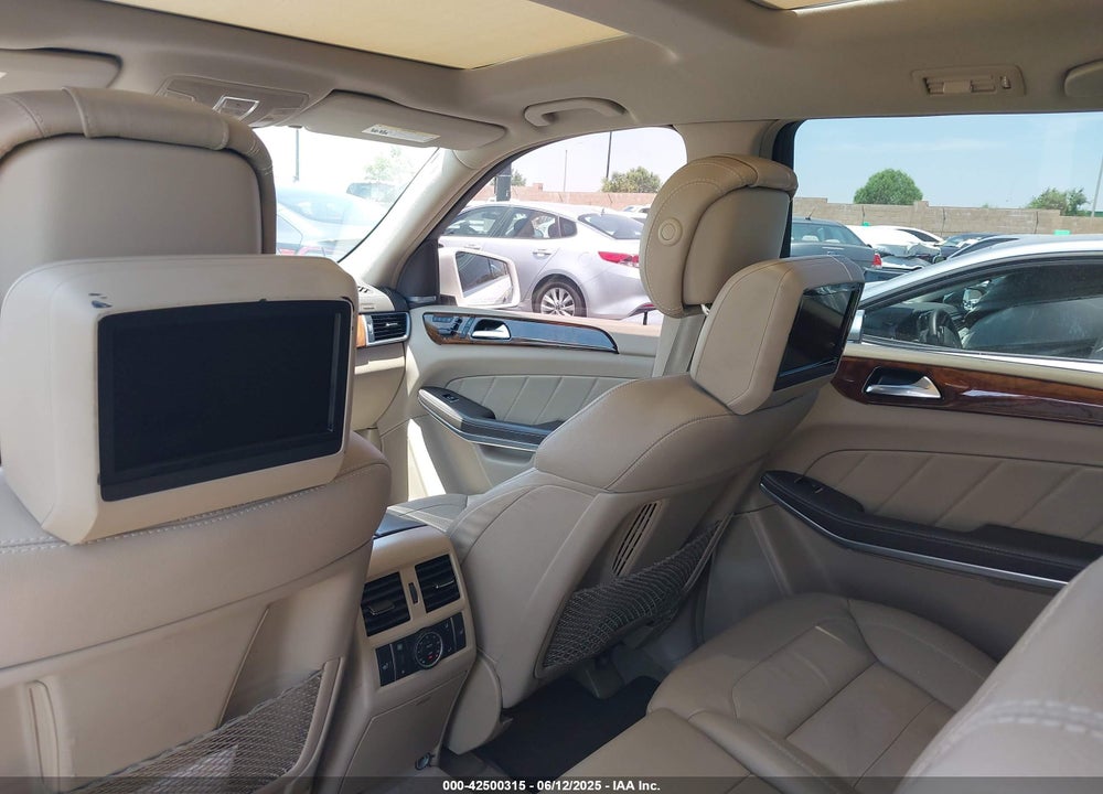 2015 MERCEDES-BENZ GL 550 4MATIC VIN: 4JGDF7DE2FA468258