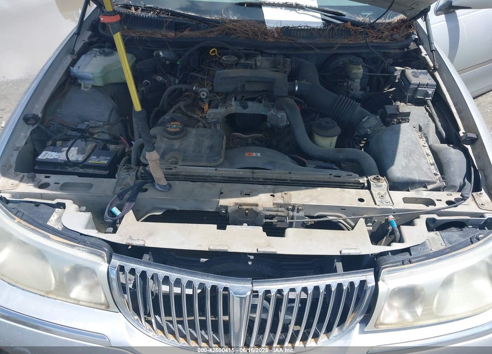 2001 LINCOLN TOWN CAR SIGNATURE VIN: 1LNHM82W81Y648935