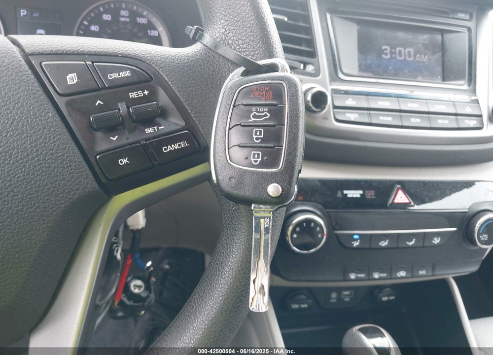 2017 HYUNDAI TUCSON VIN: KM8J23A47HU472648