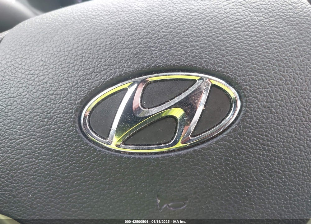 2017 HYUNDAI TUCSON VIN: KM8J23A47HU472648