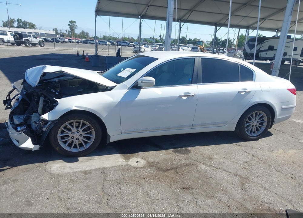 2011 HYUNDAI GENESIS VIN: KMHGC4DE8BU126682