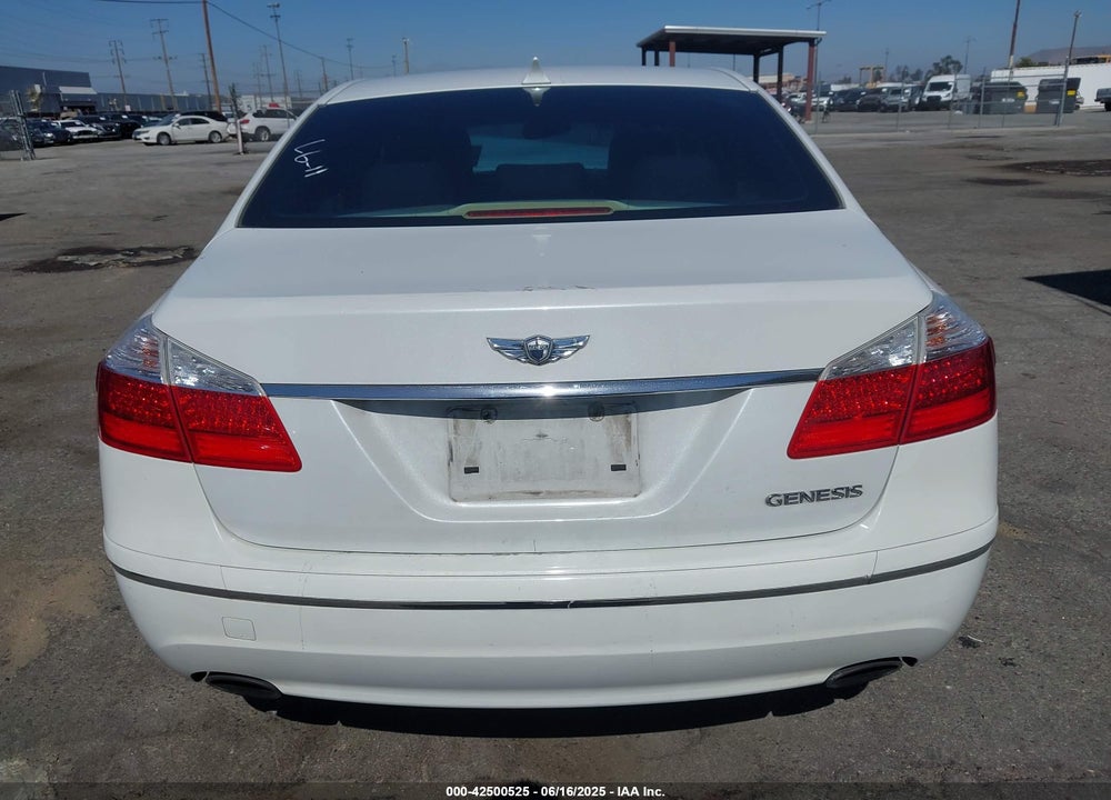 2011 HYUNDAI GENESIS VIN: KMHGC4DE8BU126682