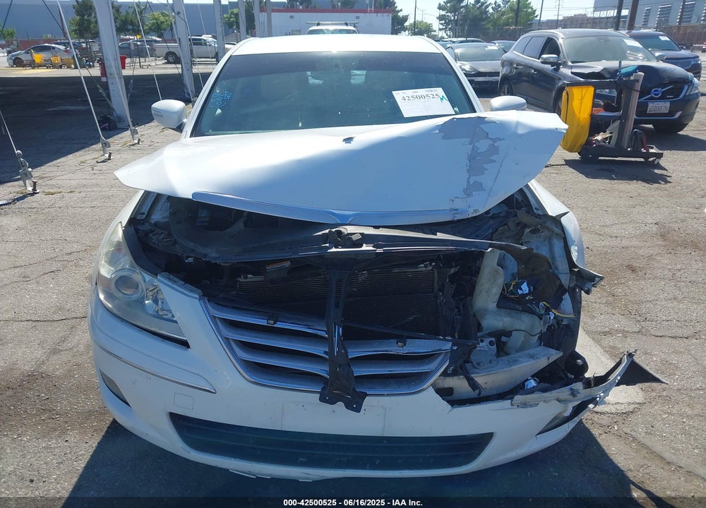 2011 HYUNDAI GENESIS VIN: KMHGC4DE8BU126682