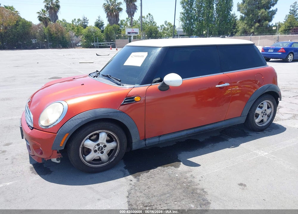 2011 MINI COOPER VIN: WMWSU3C50BT094515