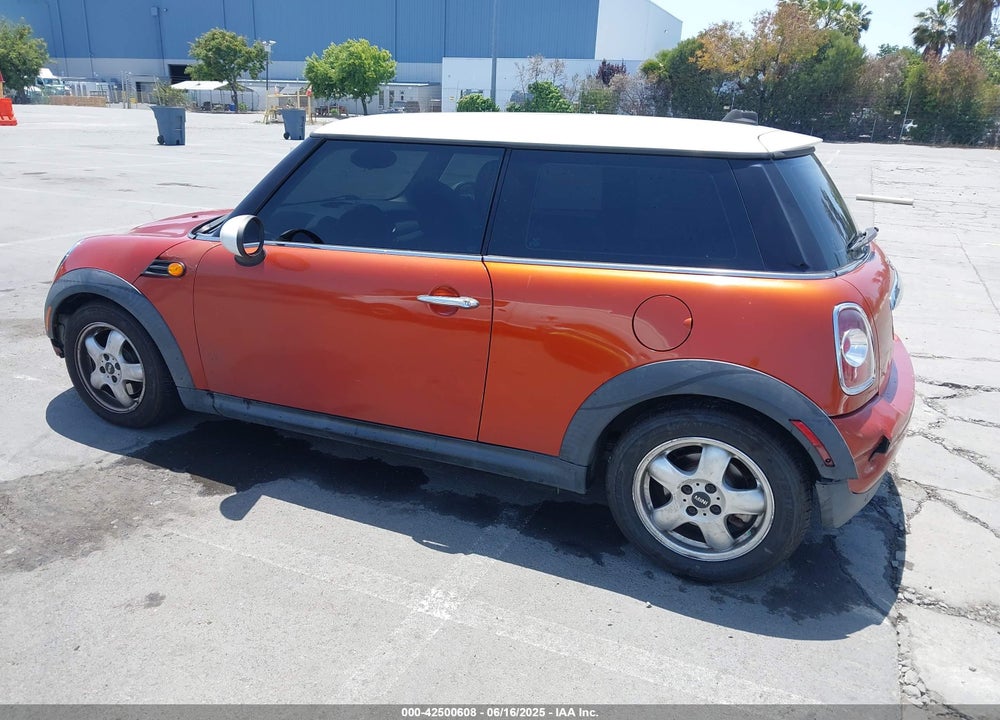 2011 MINI COOPER VIN: WMWSU3C50BT094515