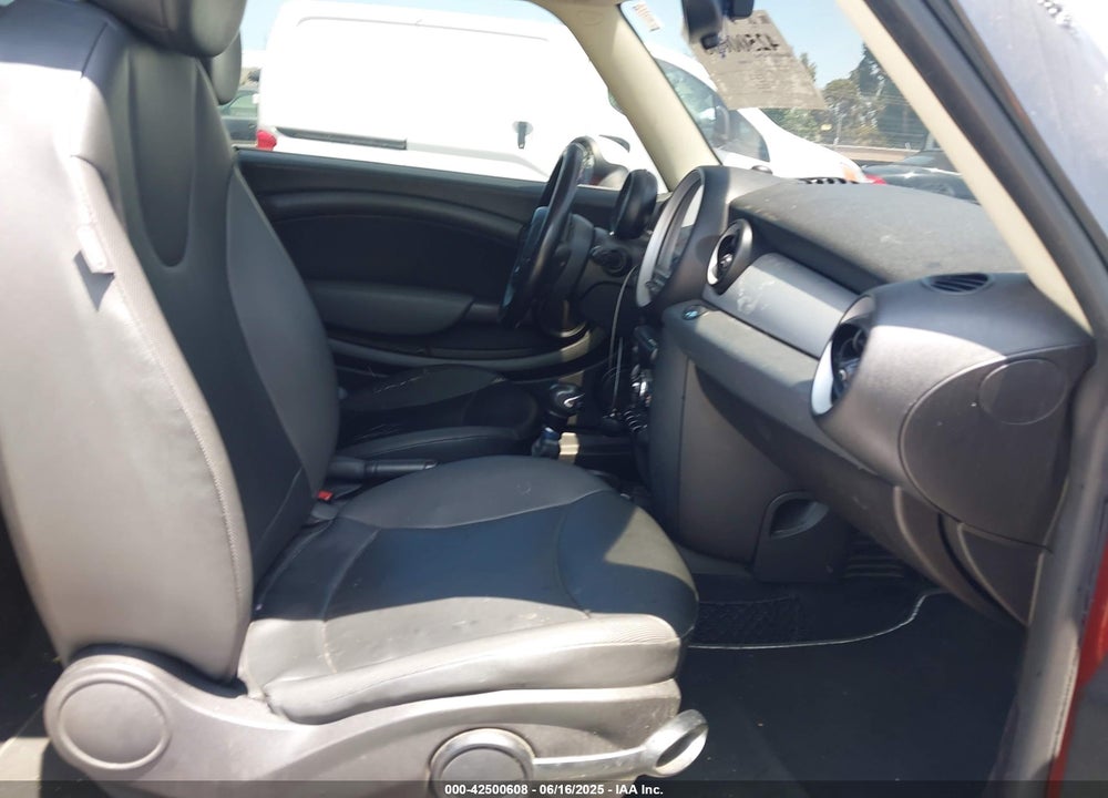 2011 MINI COOPER VIN: WMWSU3C50BT094515