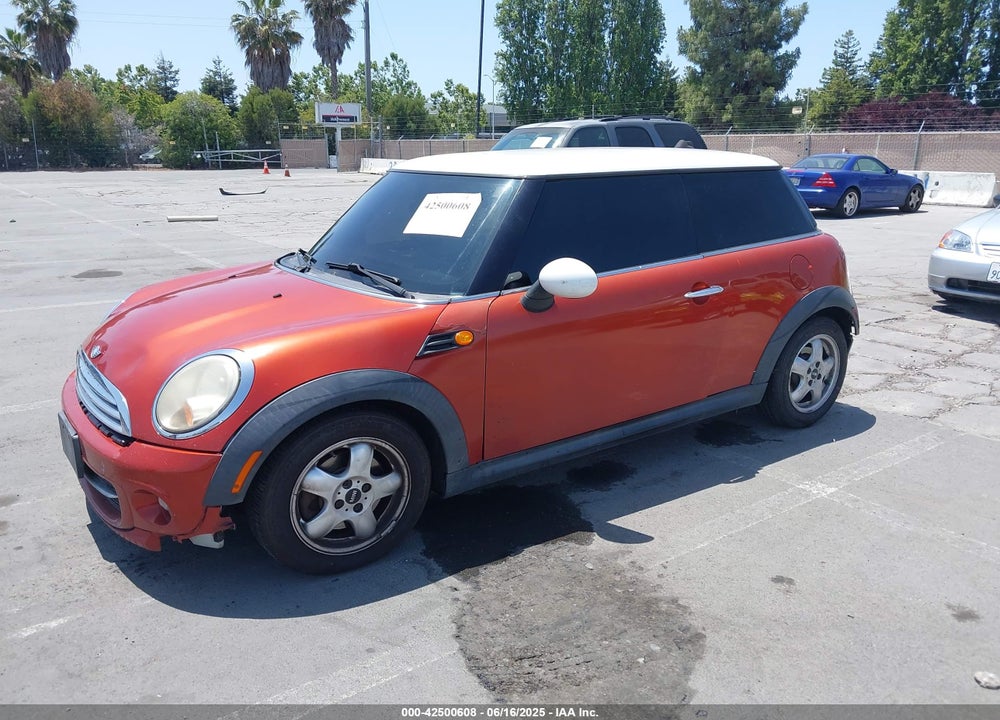 2011 MINI COOPER VIN: WMWSU3C50BT094515