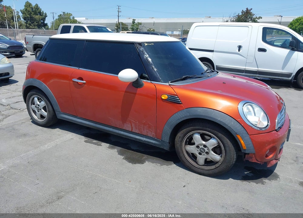 2011 MINI COOPER VIN: WMWSU3C50BT094515