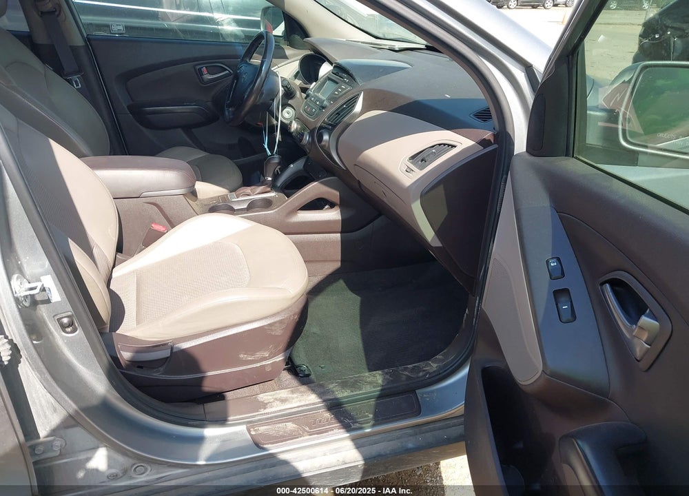 2014 HYUNDAI TUCSON VIN: KM8JU3AG4EU800740