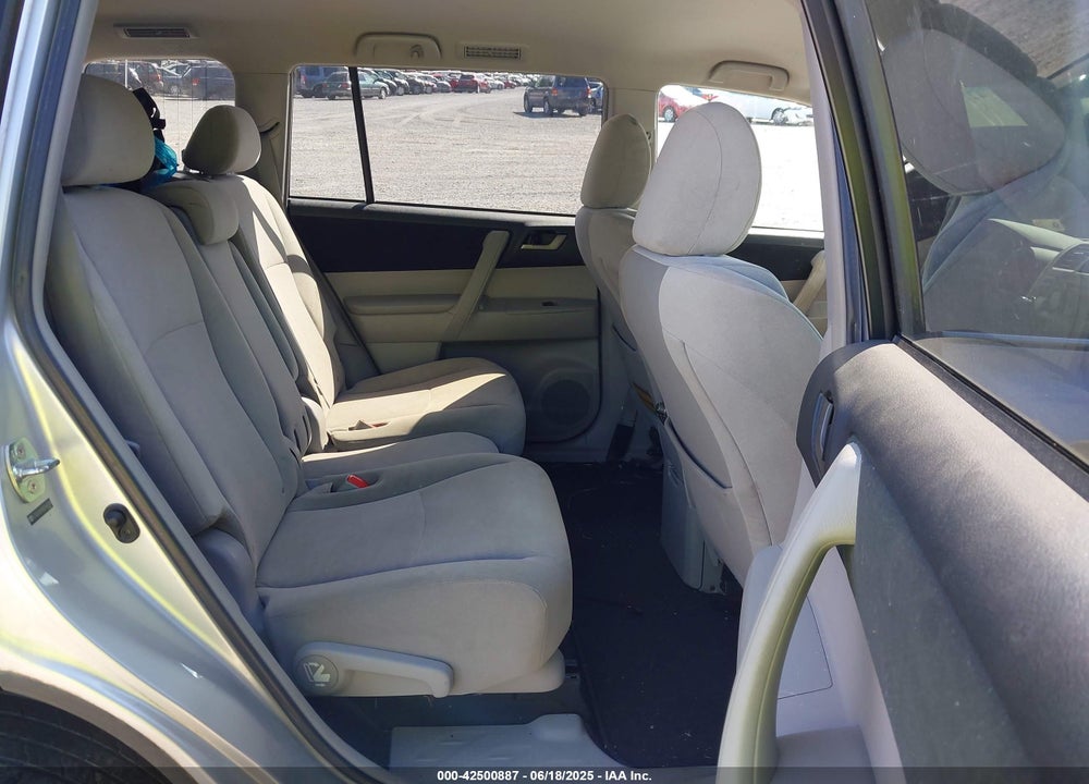2011 TOYOTA HIGHLANDER VIN: 5TDZK3EH0BS048308