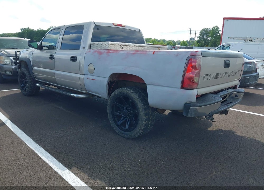 2005 CHEVROLET SILVERADO 2500HD WORK TRUCK VIN: 1GCHK23UX5F891328